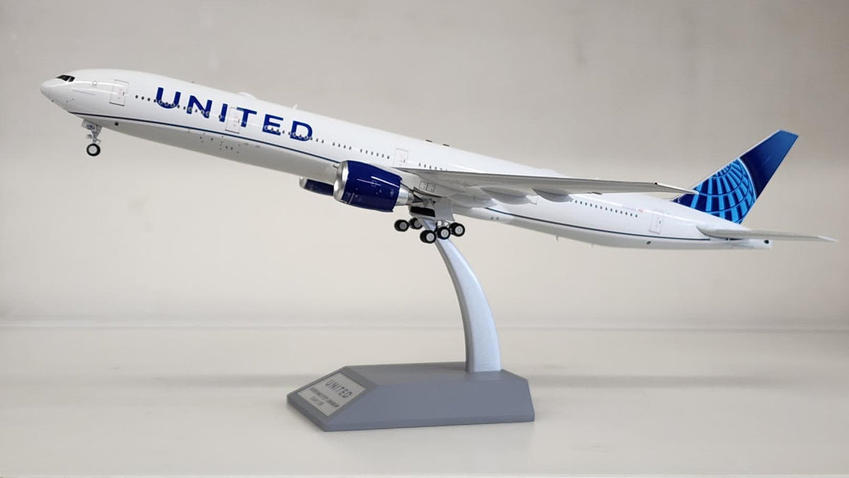IF773UA1123 | InFlight200 1:200 | Boeing 777-322ER United Airlines N2250U (with stand)