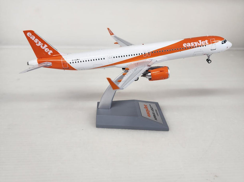 321-ZMJ | Blue Box 1:200 | Airbus A321 easyJet G-UZMJ (with stand)