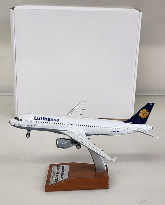 WB-A320-002 | WB Models 1:200 | Airbus A320 Lufthansa D-AIQL, 'Football Nose' (with stand)