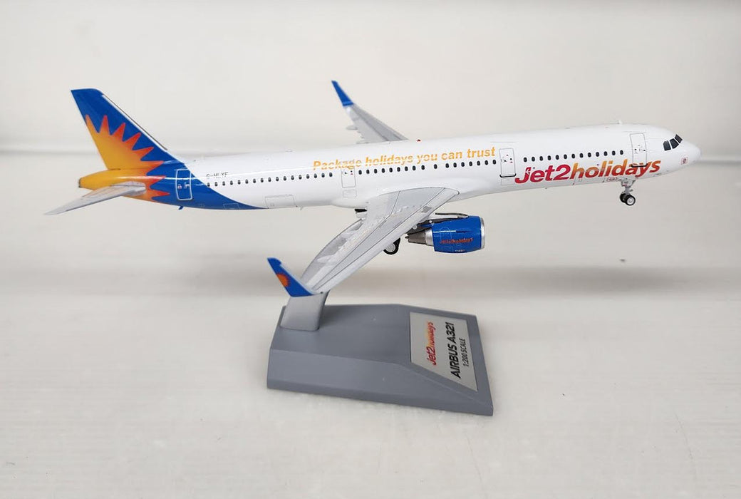 321-HLF | Blue Box Models 1:200 | Airbus A321-211 Jet 2 Holidays G-HLYF (with stand)