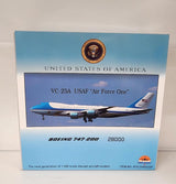 IFVC25A0222P | InFlight200 1:200 | Boeing 747-200 VC-25A USAF Air Force One 28000 polished with stand and a keyring