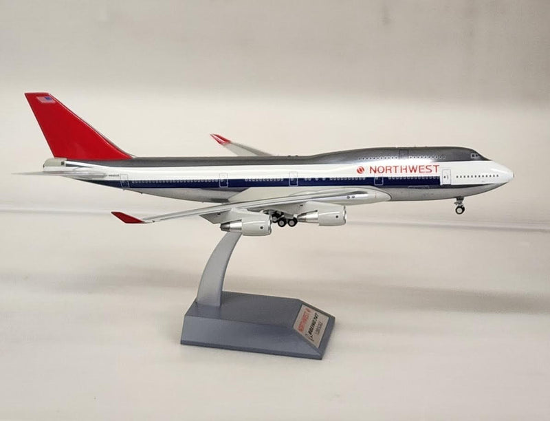B-744-NW001P | Blue Box 1:200 | Boeing 747-400 Northwest N662US (polished, with stand) ** PRE OWNED**