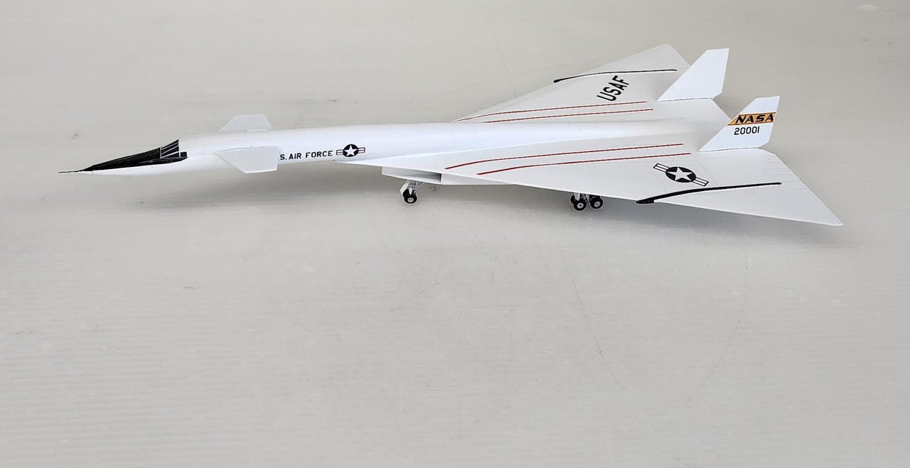 SC369 | Sky Classics 1:200 | North American Valkyrie 20001 NASA