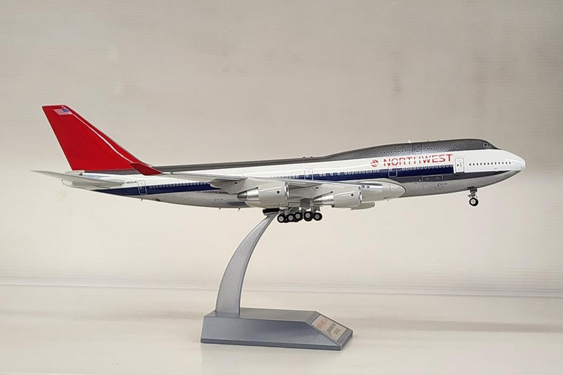 B-744-NW001P | Blue Box 1:200 | Boeing 747-400 Northwest N662US (polished, with stand) ** PRE OWNED**
