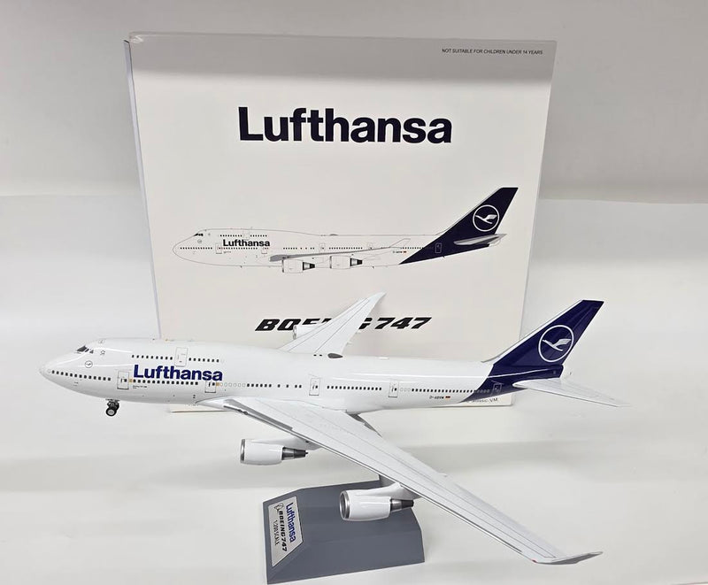 WB-CLASSIC-VM | Blue Box 1:200 | Boeing 747-400 Lufthansa D-ABVM (with stand)