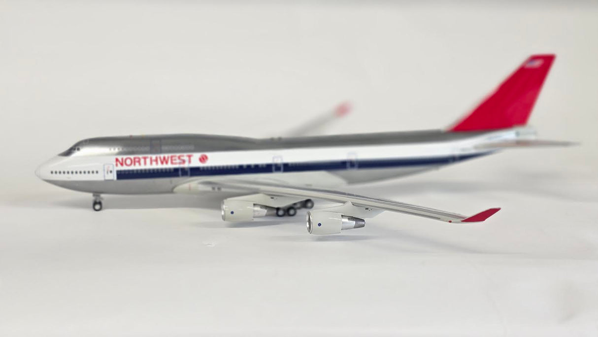 B-744-NW001P | Blue Box 1:200 | Boeing 747-400 Northwest N662US (polished, with stand) ** PRE OWNED**