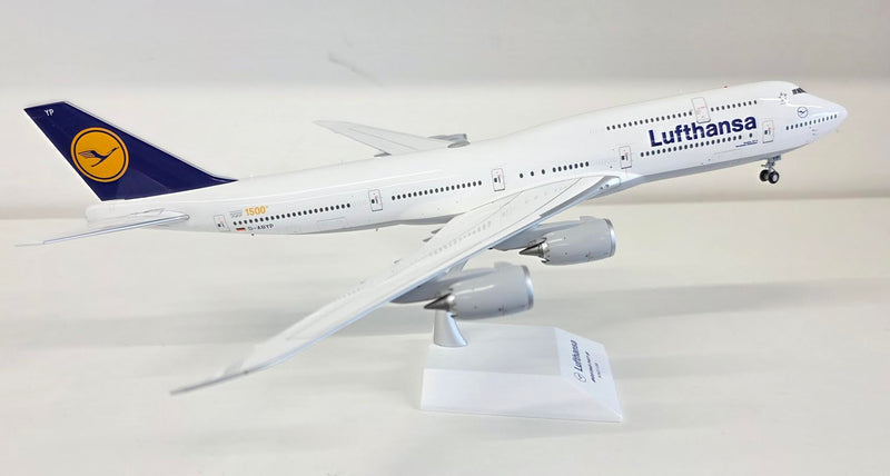 EW2748008 | JC Wings 1:200 | Boeing 747-8 Lufthansa '1500th Boeing 747' D-ABYP With Stand