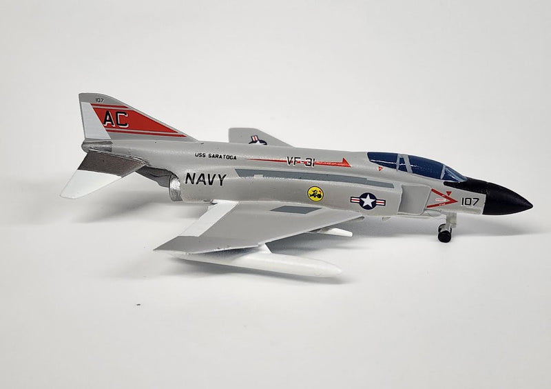 SF224 | SkyFame Models 1:200 | F-4 Phantom II US Navy '107' AC, VF-31 'Tomcatters', USS Saratoga