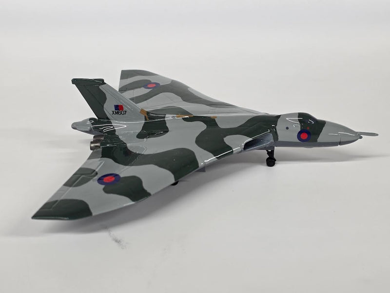 Skyline01 | Sky Classics 1:200 | Avro Vulcan RAF XM607 44 Squadron Operation Black Buck 'Camouflage'