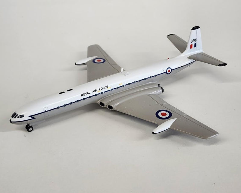 SC053 | Sky Classics 1:200 | DH 106 Comet 4C RAF XR396, 'White Tail'