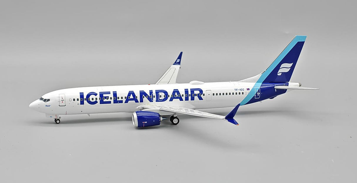 IF739MFI0925 | InFlight200 | Boeing 737-9 MAX Icelandair TF-ICC with Stand