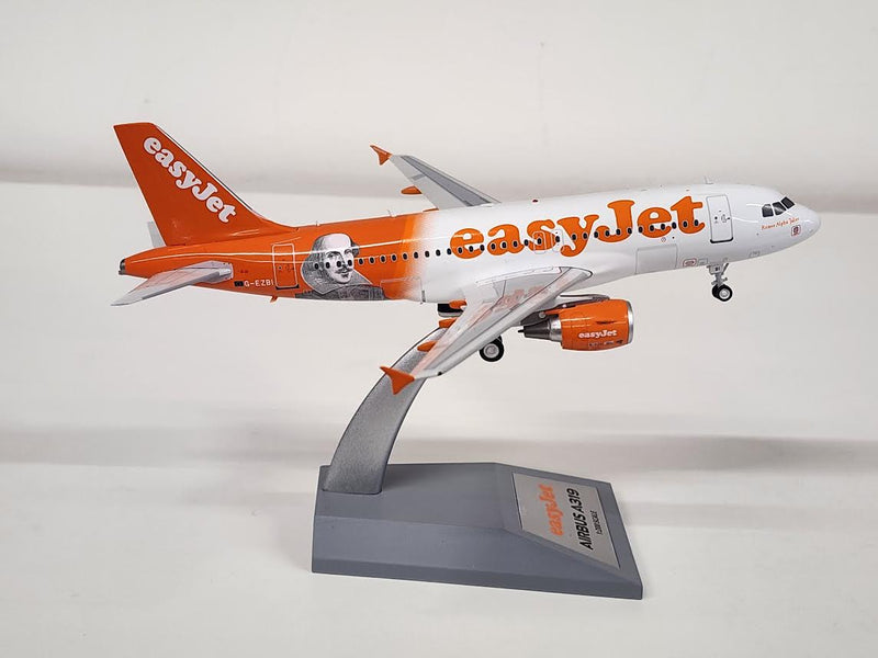 319-ZBI | Blue Box 1:200 | Airbus A319-111 EasyJet G-EZBI (with stand)