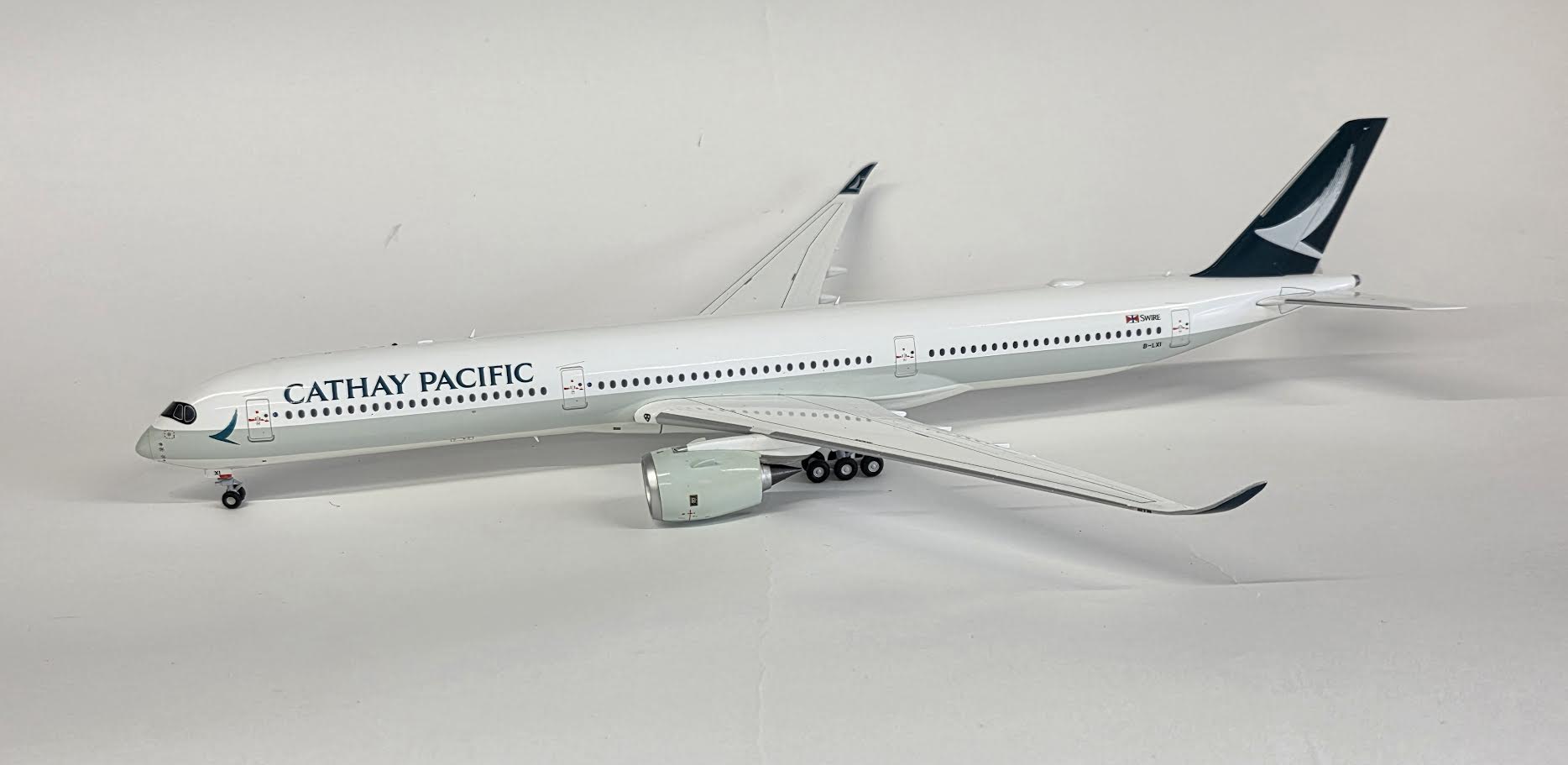 Cathay Pacific Airbus A350-1041 1:200 Die-Cast Model – Aviation