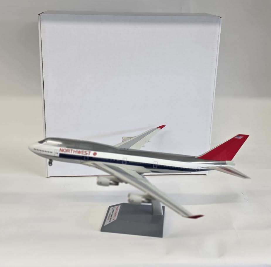 B-744-NW001P | Blue Box 1:200 | Boeing 747-400 Northwest N662US (polished, with stand) ** PRE OWNED**