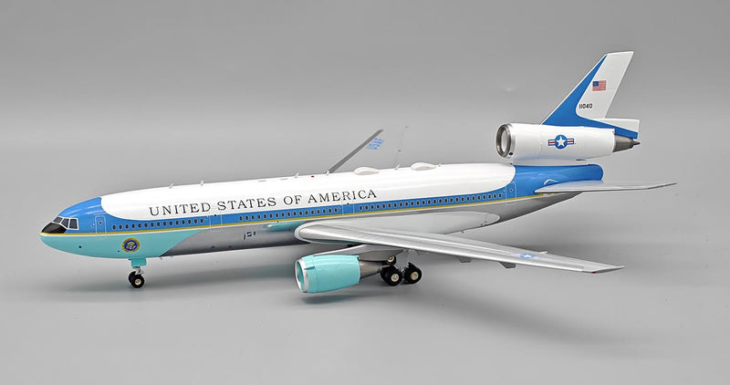 B-104-USAF-P | Blue Box 1:200 | Douglas DC-10-40 Air Force One 11040 Polished
