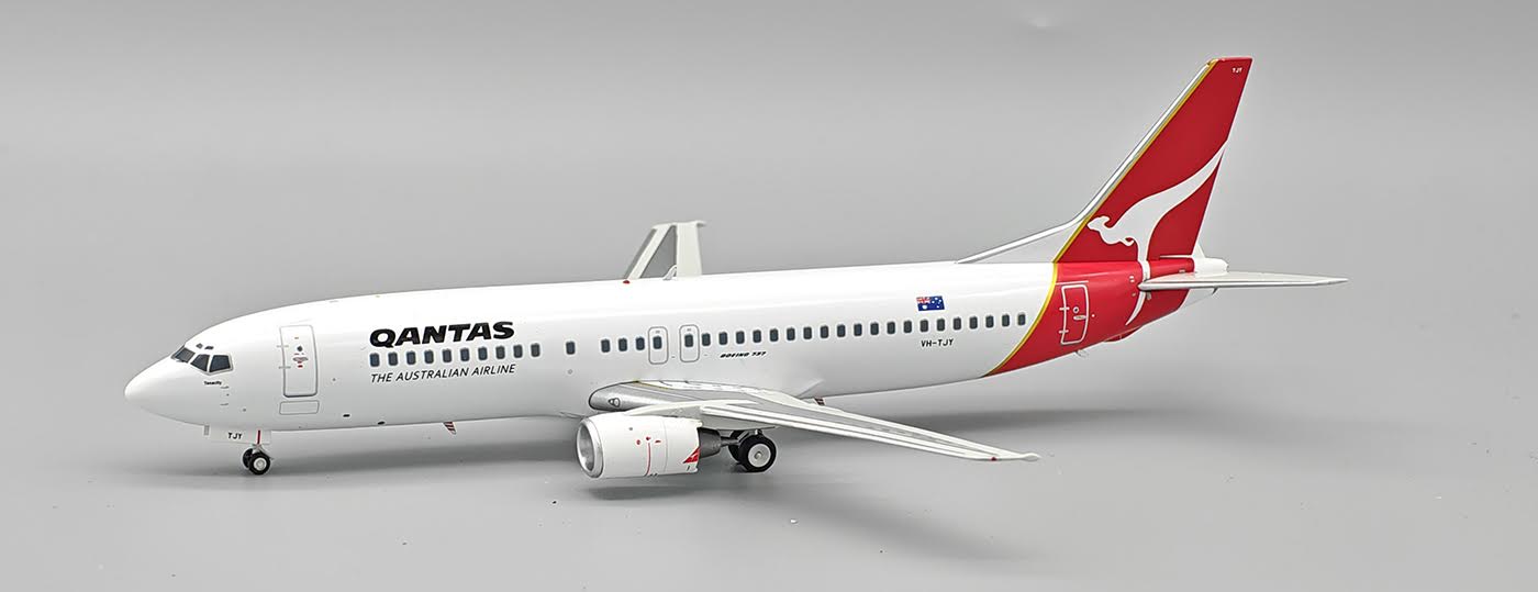 IF734QF0524 | InFlight200 | Boeing 737-476 Qantas VH-TJY with stand | is due November 2025