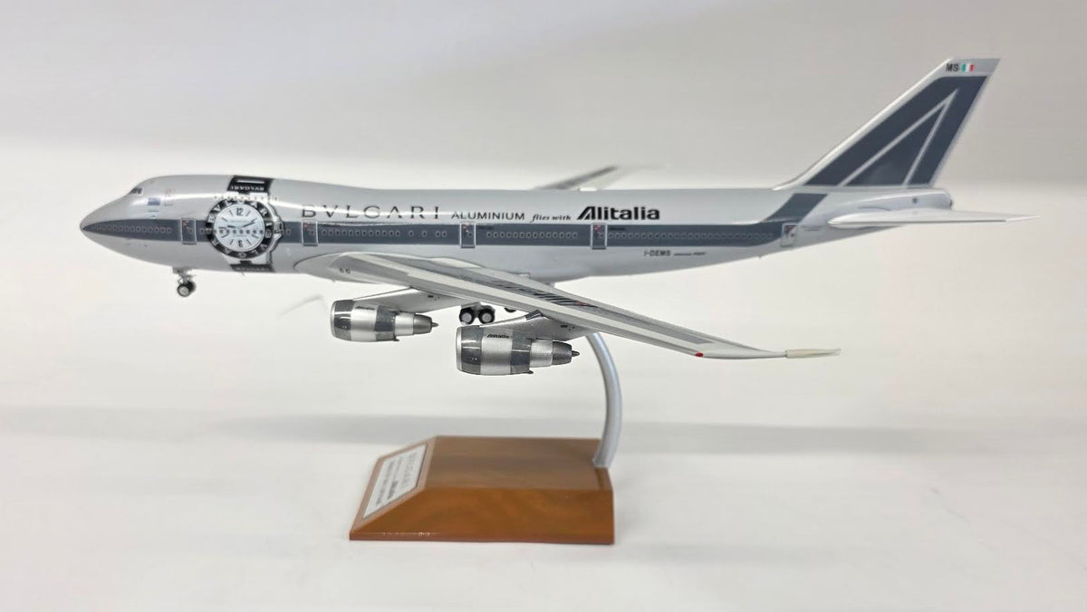 JFI-747-2-011 | JFox Models 1:200 | Boeing 747-200 Alitalia I-DEMS, 'Bulgari Aluminium' (with stand)