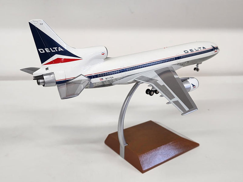 AV210110715P | Aviation 200 1:200 | L-1011 Tristar Delta N717DA (with stand)