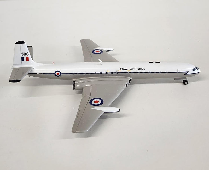 SC053 | Sky Classics 1:200 | DH 106 Comet 4C RAF XR396, 'White Tail'