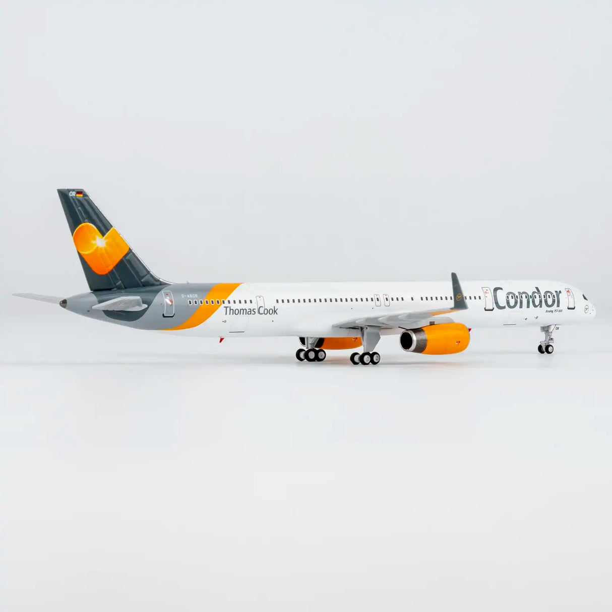 NG45013 | NG Models 1:400 | Boeing 757-300/w Condor D-ABOR  (Condor / Thomas Cook Airlines hybrid livery with heart tail)
