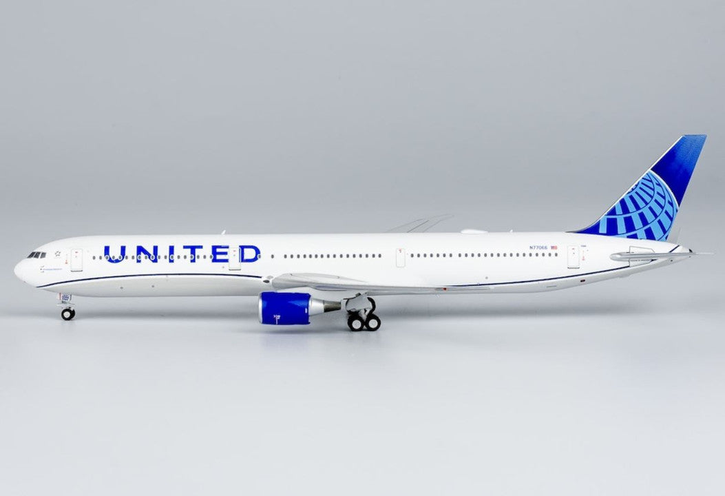 NG18001 | NG Models 1:400 | Boeing 767-400ER United Airlines N77066 Blue Evolution CF6 engines