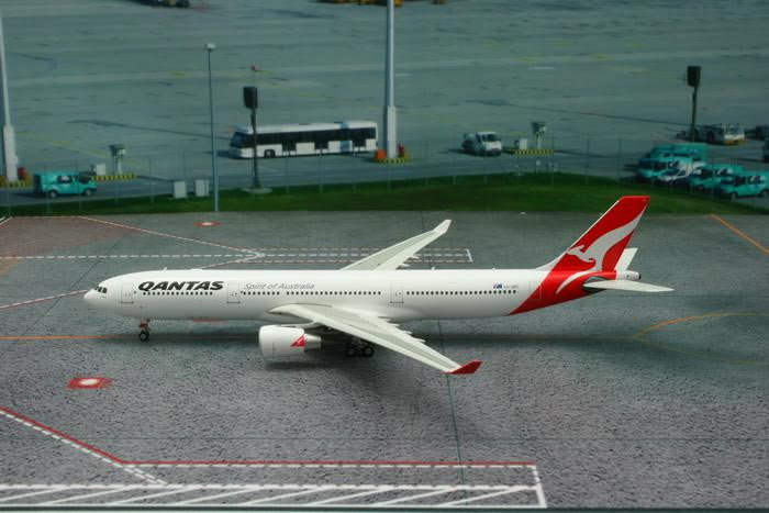 PH11148 | Phoenix 1:400 | Airbus A330-300 Qantas VH-QPC