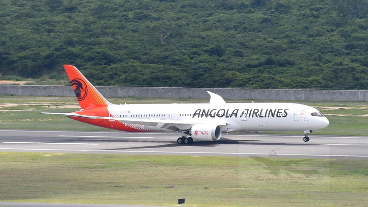 PH11992 | Phoenix 1:400 | Boeing B787-9 TAAG Angola Airlines D2-TEQ  | is due April 2025