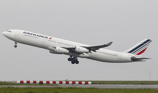 PH12063 | Phoenix 1:400 | Airbus A340-300 Air France F-GLZS | is due January 2026