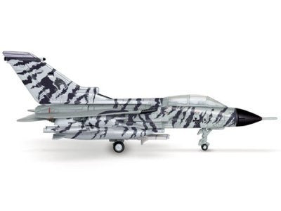 552172 | Herpa Military 1:200 | Panavia Tornado ECR Luftwaffe JaBoG 32 'Lechfeld Tigers'