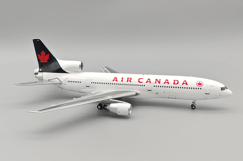B-1011-TNG | Blue Box 1:200 | Lockheed L-1011-385-1-14 TriStar 150, Air Canada C-FTNG with stand