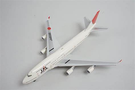 561310 | Herpa Wings 1:400 | Boeing 747-400, JAL JA8088 **PRE OWNED**