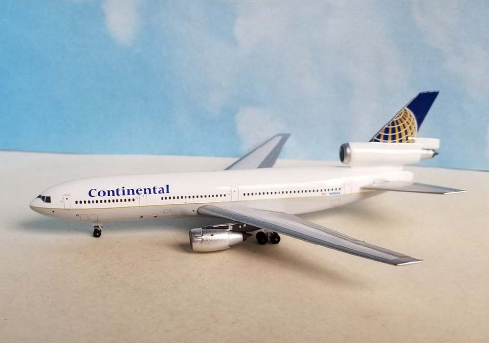 AC411338 | Aero Classics 1:400 | DC10-10 Continental N68044