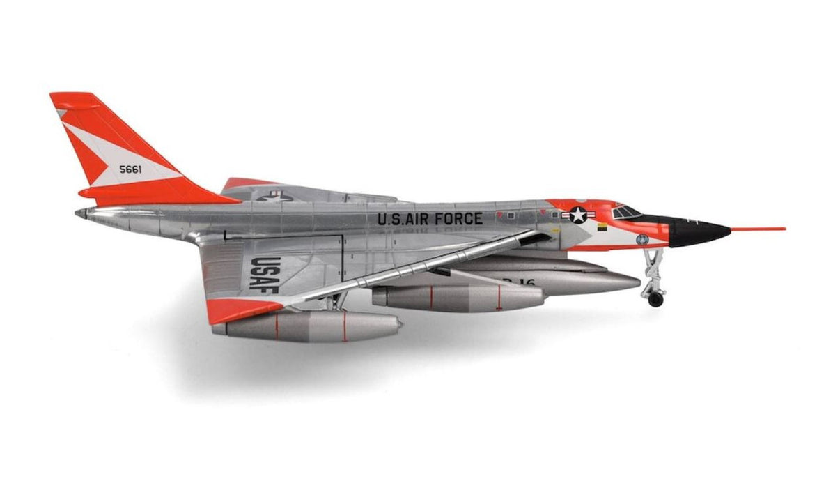 573160 | Herpa Military 1:200 | XB-58 U.S. Air Force Convair Hustler - B-58 Test Force – 55-0661 Mach-in-Boid