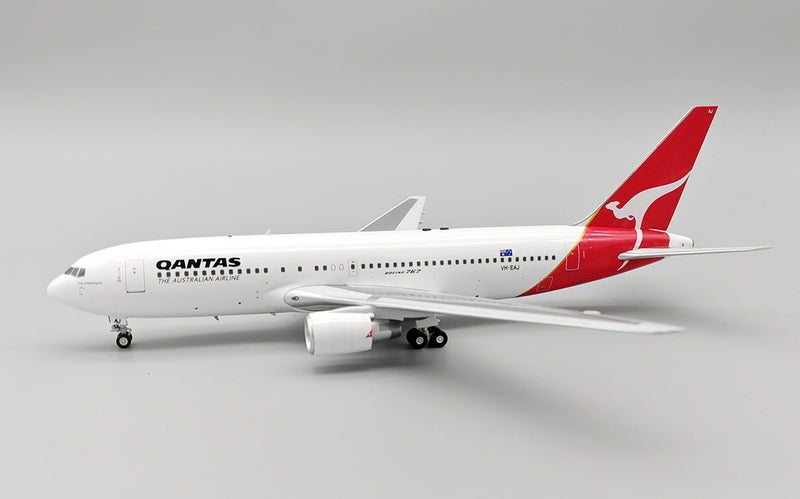 IF762QF0525 | InFlight200 1:200 | Boeing 767-238/ER Qantas VH-EAJ with stand