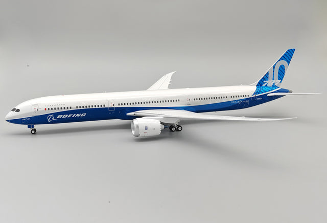 IF78X528ZC | InFlight200 1:200 | Boeing 787-10 'Dreamliner', Boeing House colours N528ZC with stand