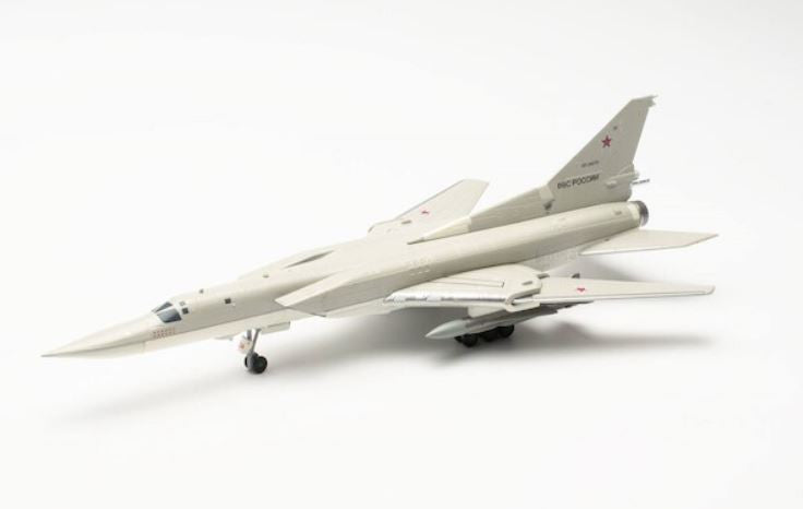 572156 | Herpa Military 1:200 | Tupolev Tu-22M3 Russian AF RF-34075 '24 Red', 43rd Guards Centre of Combat Application