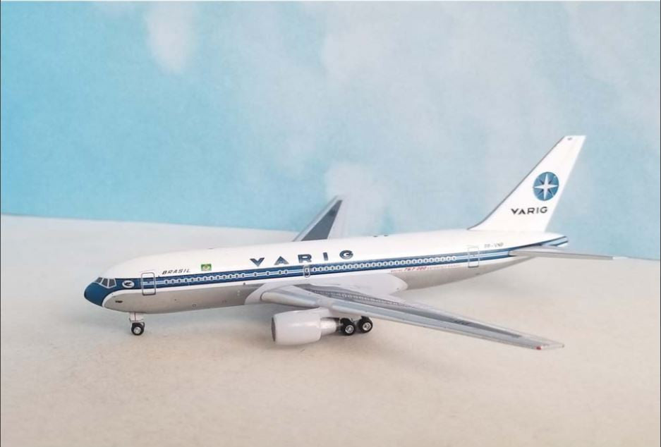 AC411236 | Aero Classics 1:400 | Boeing 767-200 Varig PP-VNP