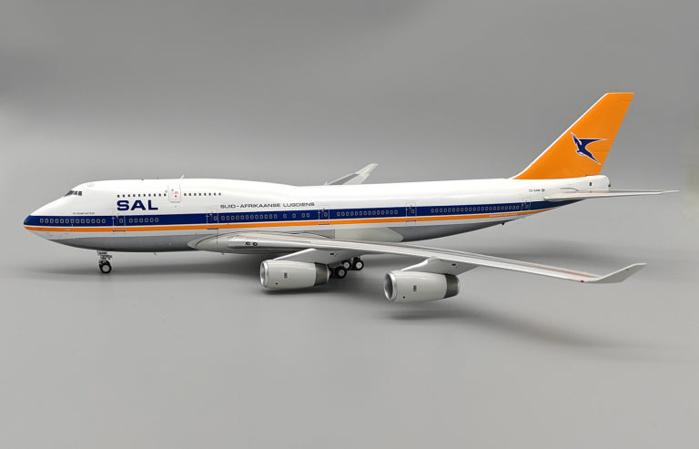 IF744SA0524P | InFlight200 1:200 | Boeing 747-400 SAL South African ZS-SAW (polished, with stand)