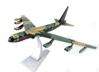 AA33503 | Corgi Military 1:144 | Boeing B-52D Stratofortress - 56-0689, American Air Museum, Duxford.