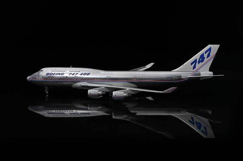 L2131 | SQ Wings 1:200 | Boeing 747-400 Boeing Company N401PW | is due December 2025