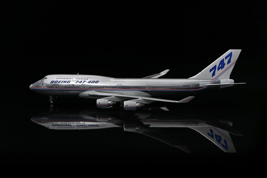 L2131 | SQ Wings 1:200 | Boeing 747-400 Boeing Company N401PW | is due December 2025