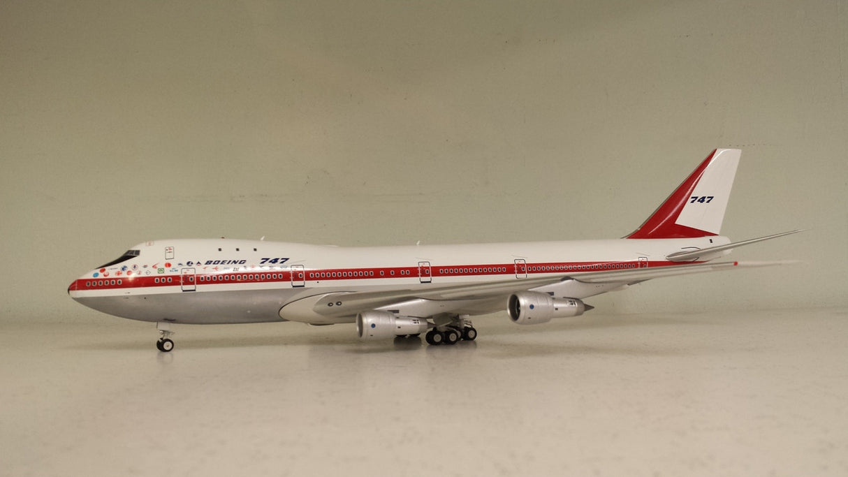 IF741RO001P | InFlight200 1:200 | Boeing 747-100 House Colours N7470, 'Roll Out' (polished, with stand)