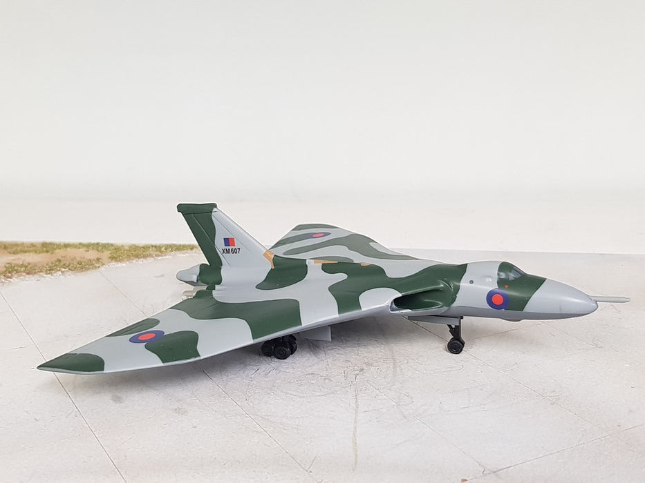 SC337 | Sky Classics 1:200 | Avro Vulcan RAF XM607 44 Squadron Operation Black Buck 'Camouflage'