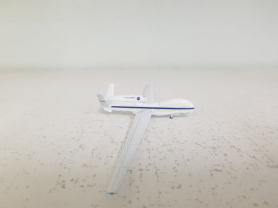 555326 | Herpa Wings 1:200 | Northrop Grumman RQ-4 Global Hawk NASA Dryden Research Center