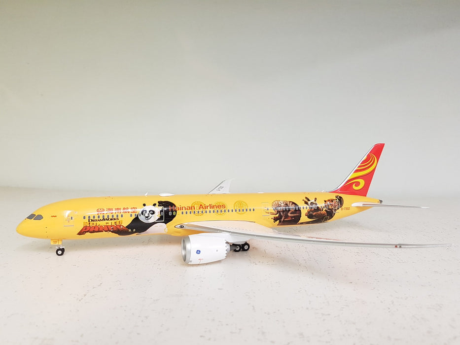 PH02004 | Phoenix 1:200 | Boeing 787-9 Hainan Airlines B-7302, 'Kung Fu Panda' (yellow)