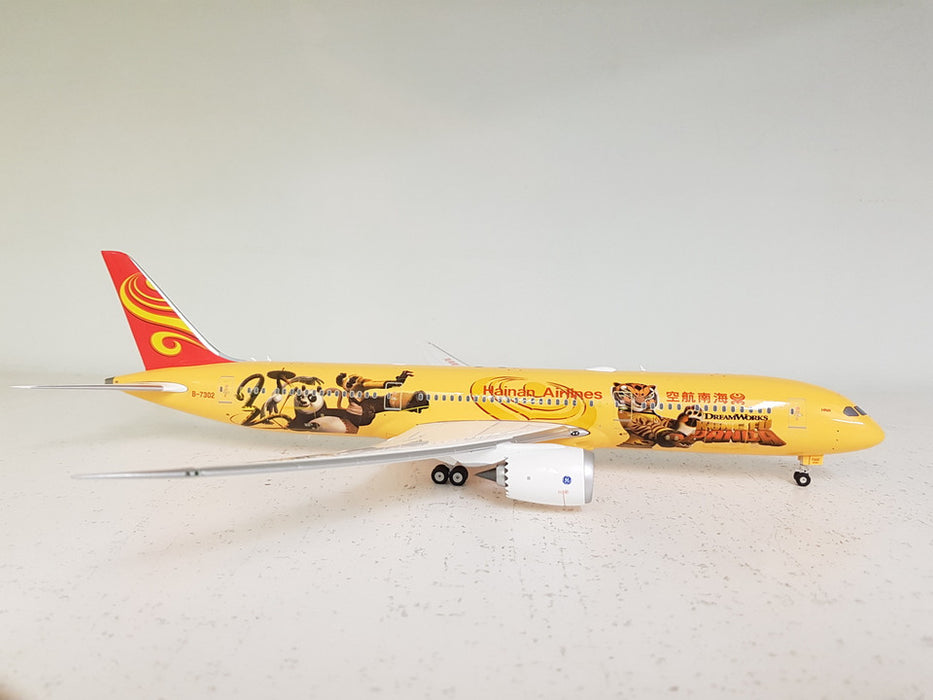 PH02004 | Phoenix 1:200 | Boeing 787-9 Hainan Airlines B-7302, 'Kung Fu Panda' (yellow)