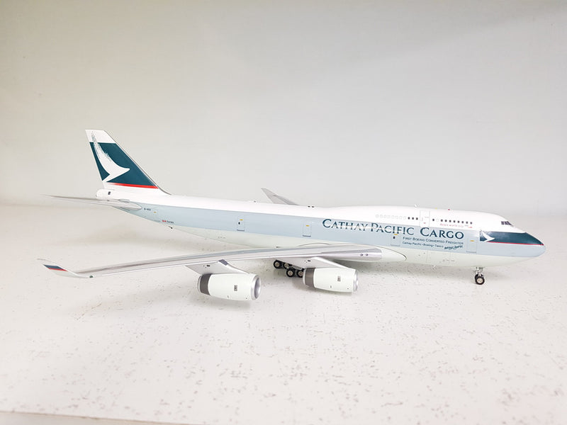 JF-747-4-017 | JFox Models 1:200 | Boeing 747-400 BCF Cathay Pacific Cargo B-HOU (with stand) [-]