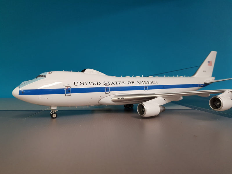 AF1E-4B | InFlight200 1:200 | Boeing E-4B United States of America 73-1676, Airborne Command Post (with stand and coin)