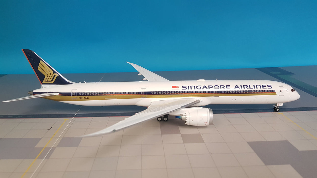 XX2205 | JC Wings 1:200 | Boeing 787-10 Singapore Airlines 9V-SCB (with stand)