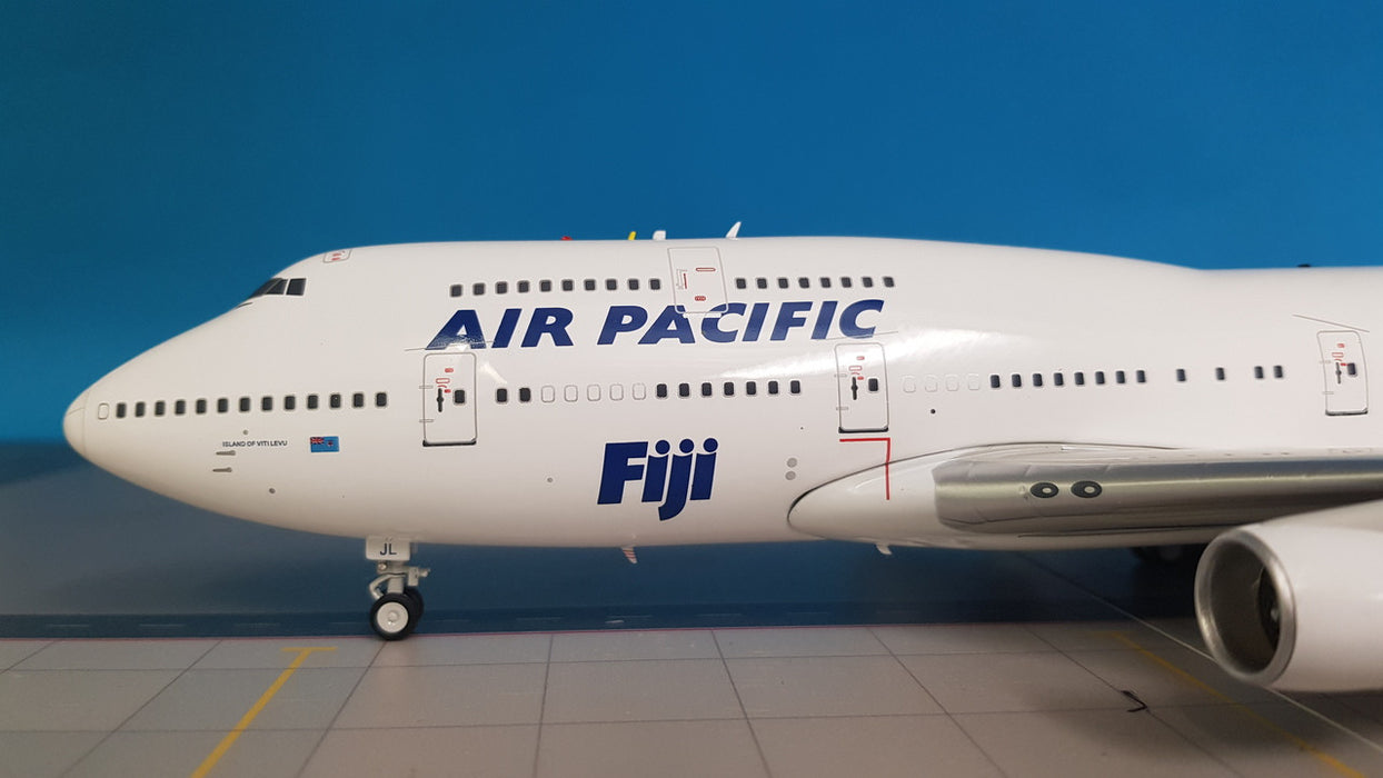JF-747-4-026 | JFox Models 1:200 | Boeing 747-400 Air Pacific Fiji DQ-FJL (with stand)